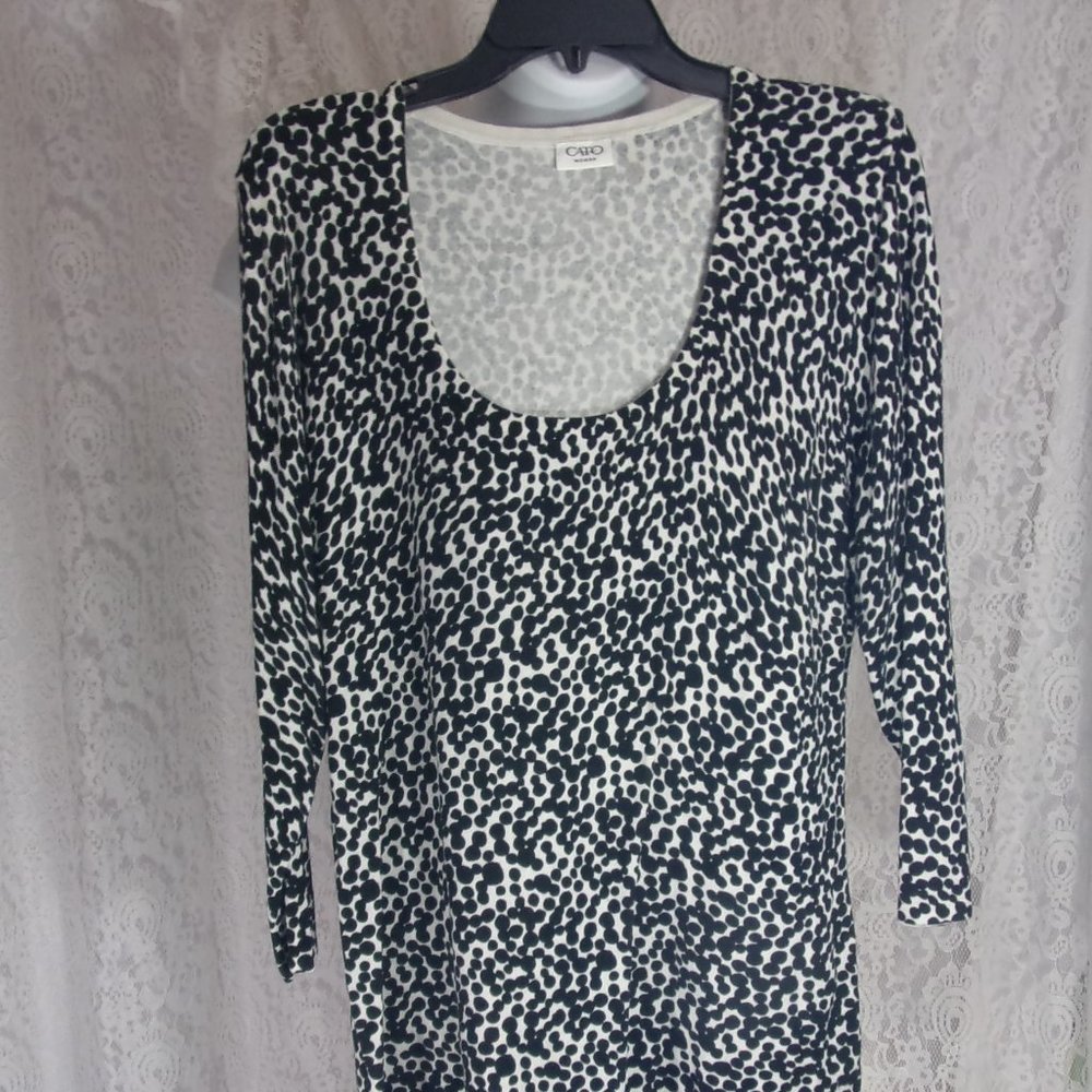 Black & White Cheetah Sweater Size : See Measurements
